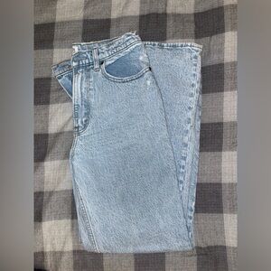 Abercrombie & Fitch - The ‘90s Relaxed Jean - High Rise